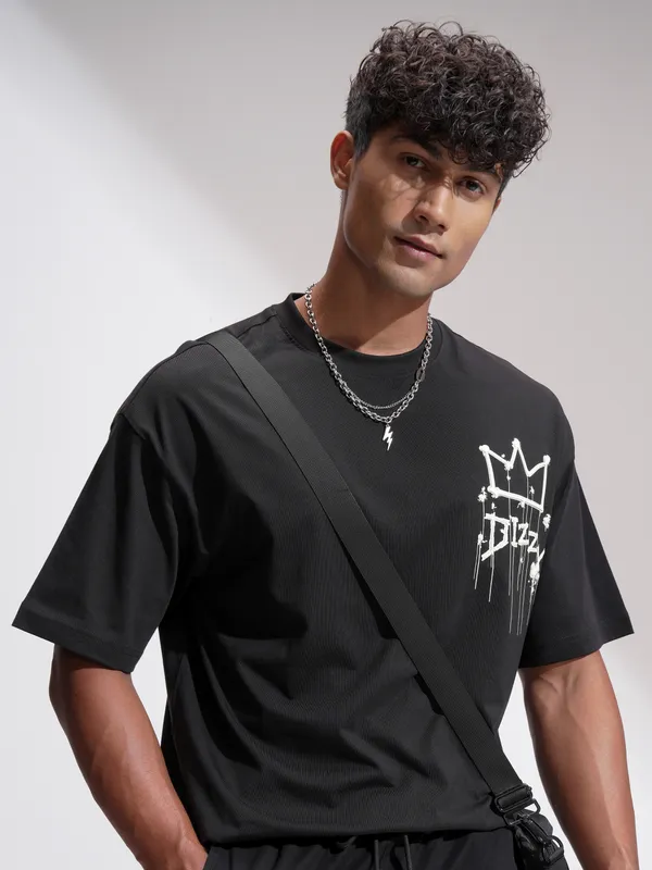 Highlander Men Black Printed Round Neck Oversized Fit T-Shirt