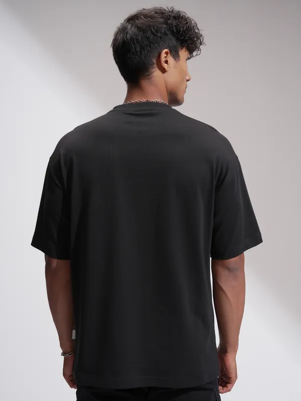 Highlander Men Black Printed Round Neck Oversized Fit T-Shirt