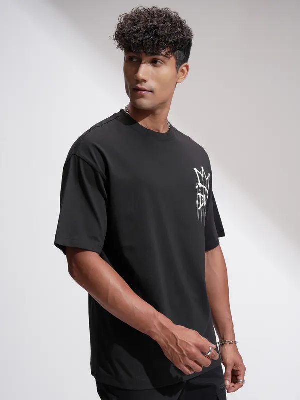 Highlander Men Black Printed Round Neck Oversized Fit T-Shirt