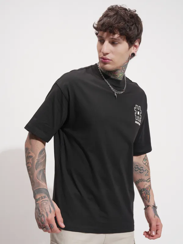 Highlander Men Black Printed Round Neck Oversized Fit T-Shirt