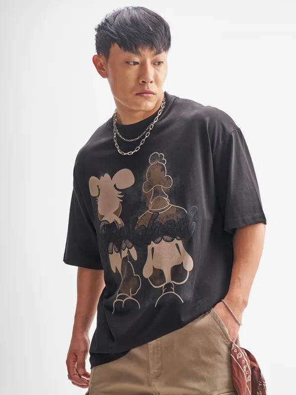 Highlander Men Black Printed Round Neck Oversized Fit T-Shirt