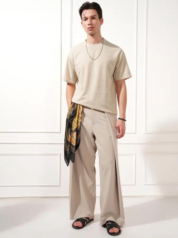 Highlander Men Cream Solid Round Neck T-Shirt