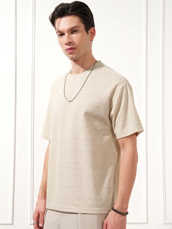 Highlander Men Cream Solid Round Neck T-Shirt