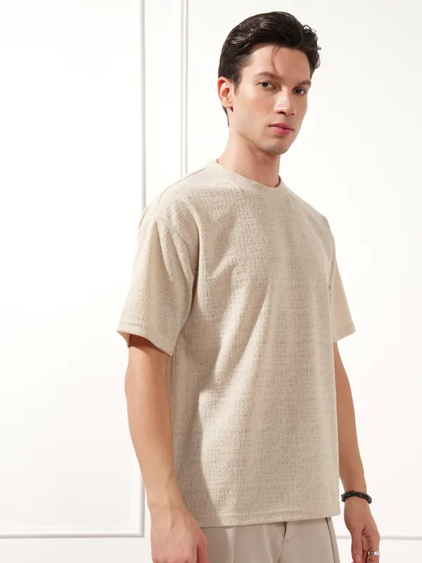 Highlander Men Cream Solid Round Neck T-Shirt