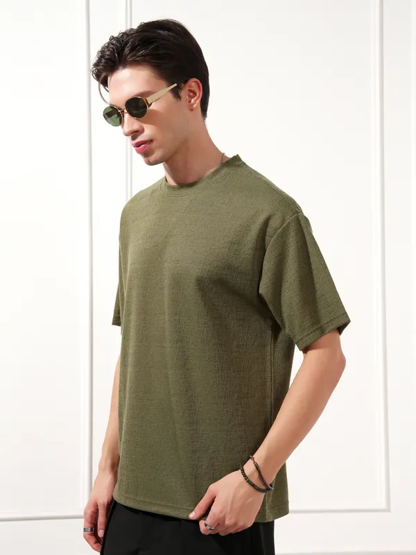Highlander Men Olive Solid Round Neck T-Shirt