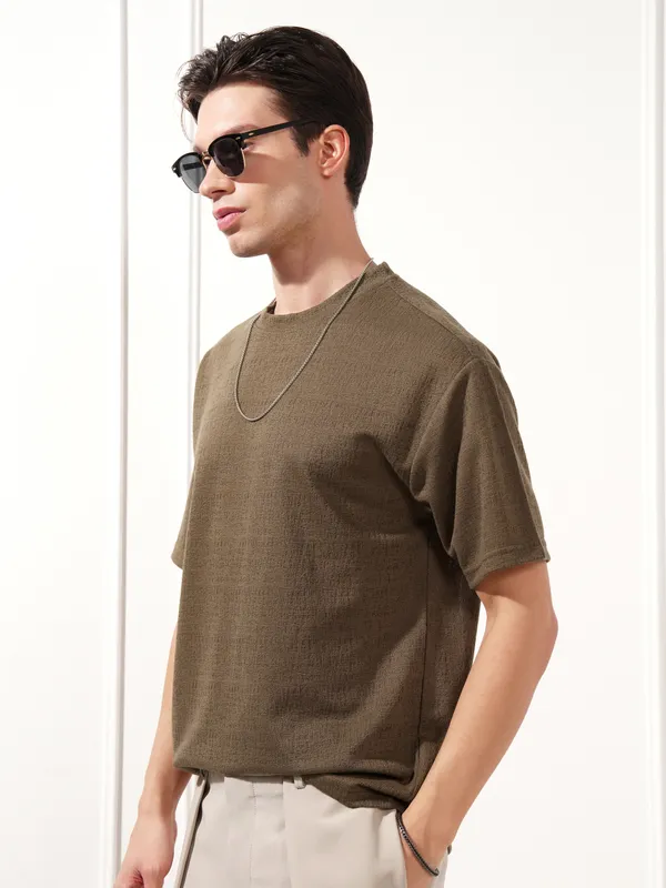 Highlander Men Brown Solid Round Neck T-Shirt