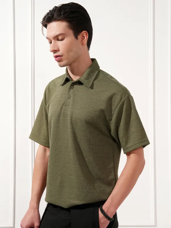 Highlander Men Olive Solid Polo Collar T-Shirt