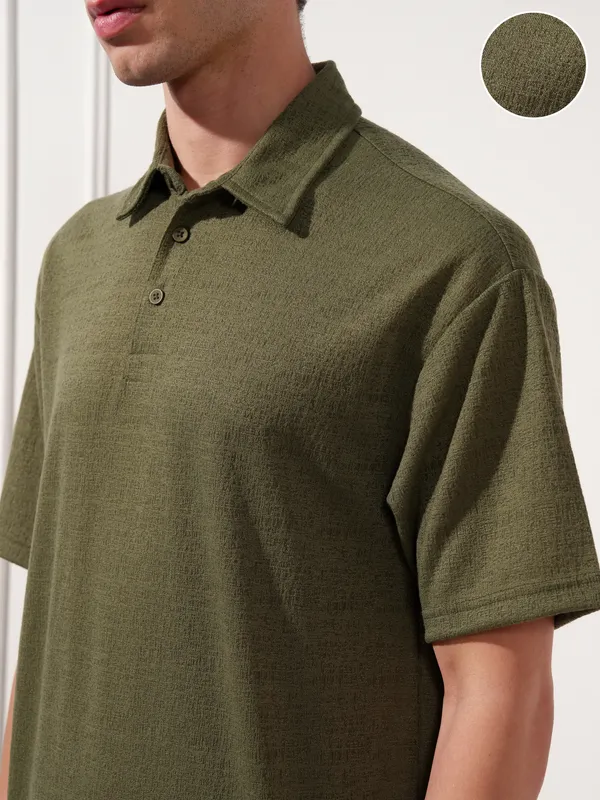Highlander Men Olive Solid Polo Collar T-Shirt