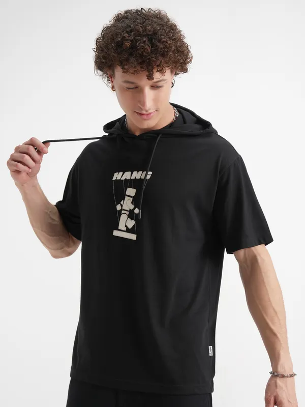 Highlander Men Black Printed Hood T-Shirt