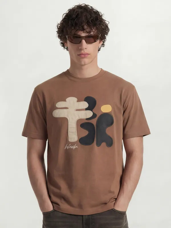 Highlander Men Brown Applique Round Neck T-Shirt