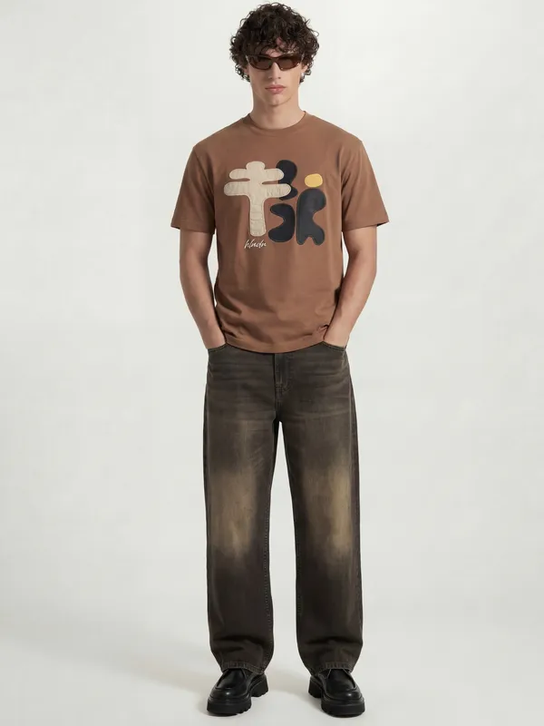 Highlander Men Brown Applique Round Neck T-Shirt