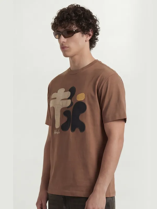 Highlander Men Brown Applique Round Neck T-Shirt