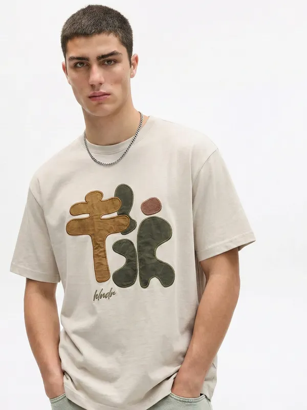 Highlander Men Beige Applique Round Neck T-Shirt