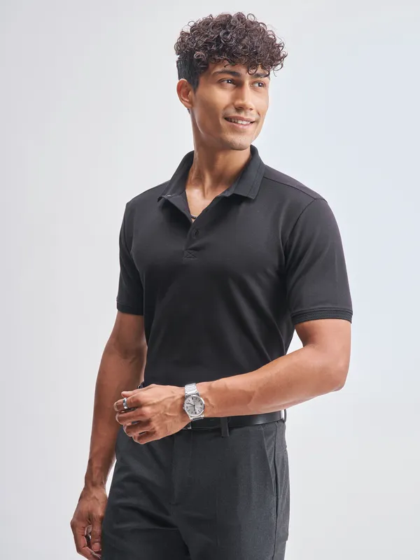 Highlander Men Black Solid Polo Collar T-Shirt