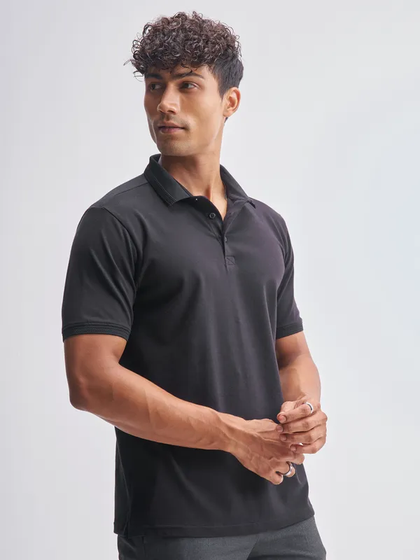 Highlander Men Black Solid Polo Collar T-Shirt