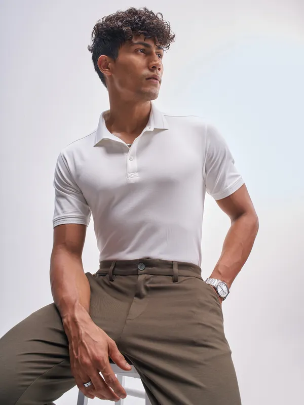 Highlander Men White Solid Polo Collar T-Shirt