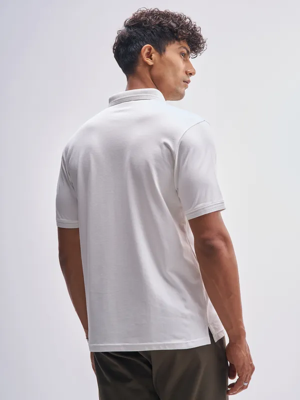 Highlander Men White Solid Polo Collar T-Shirt