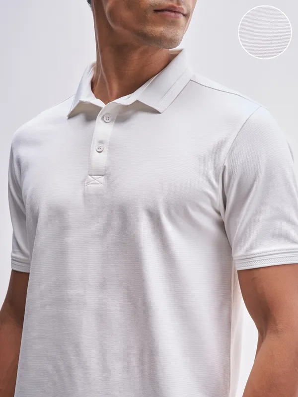 Highlander Men White Solid Polo Collar T-Shirt