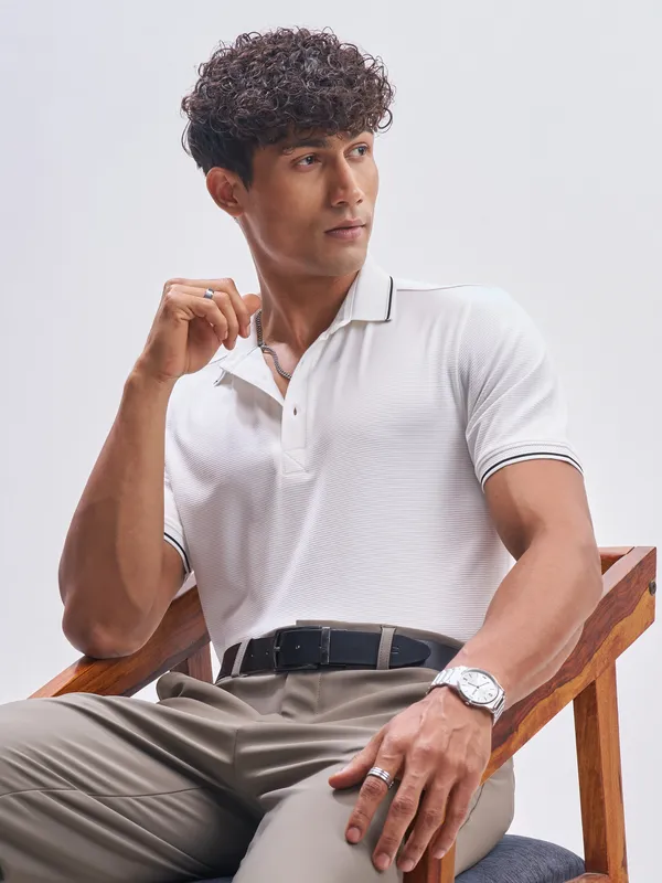 Highlander Men Off White Solid Polo Collar T-Shirt