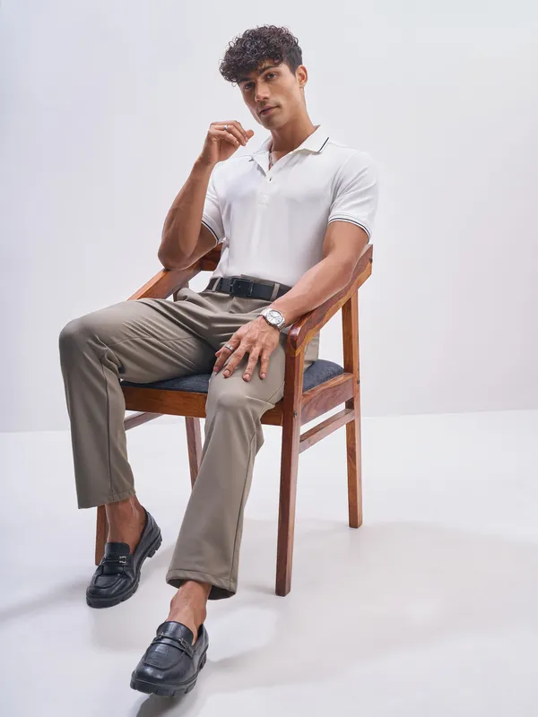 Highlander Men Off White Solid Polo Collar T-Shirt