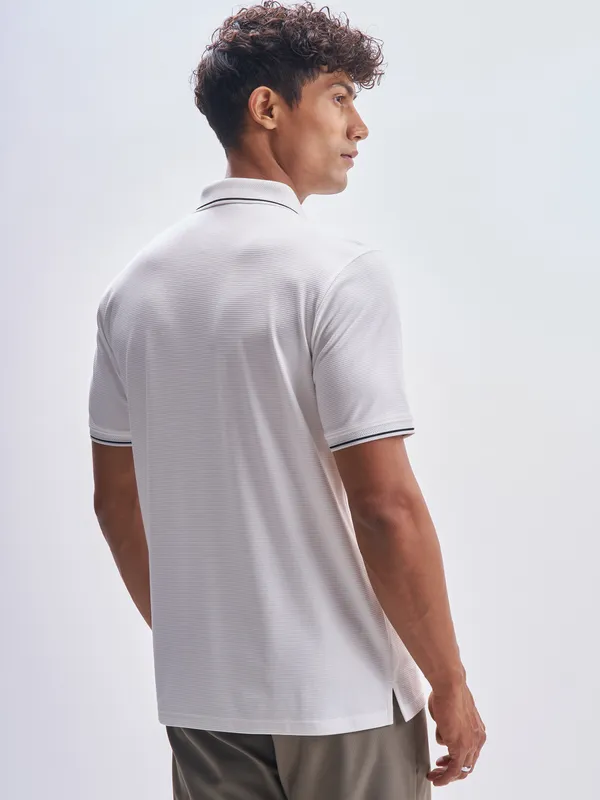 Highlander Men Off White Solid Polo Collar T-Shirt