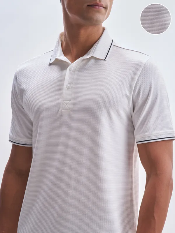 Highlander Men Off White Solid Polo Collar T-Shirt