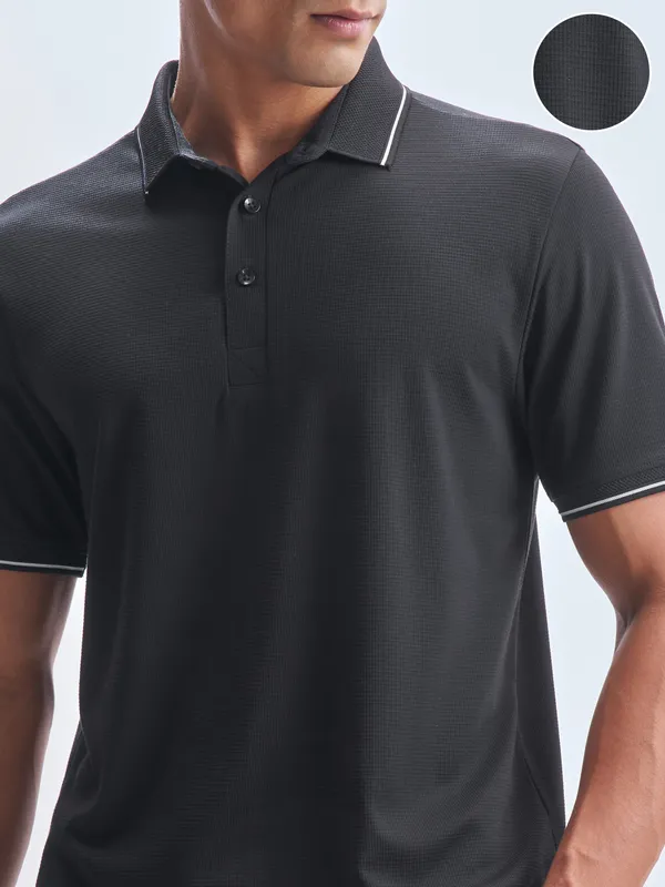 Highlander Men Black Solid Polo Collar T-Shirt