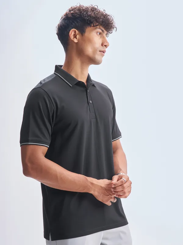 Highlander Men Black Solid Polo Collar T-Shirt