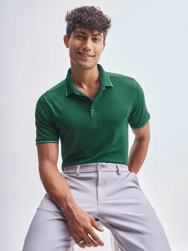 Highlander Men Green Solid Polo Collar T-Shirt