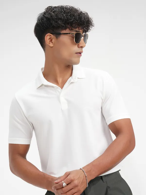 Highlander Men White Solid Polo Collar T-Shirt