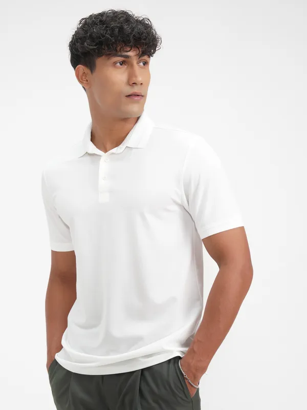 Highlander Men White Solid Polo Collar T-Shirt