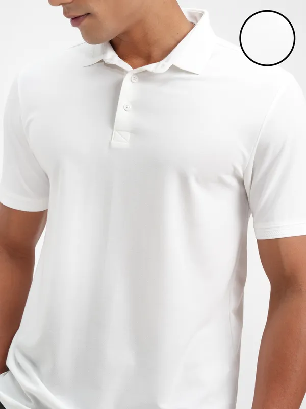 Highlander Men White Solid Polo Collar T-Shirt