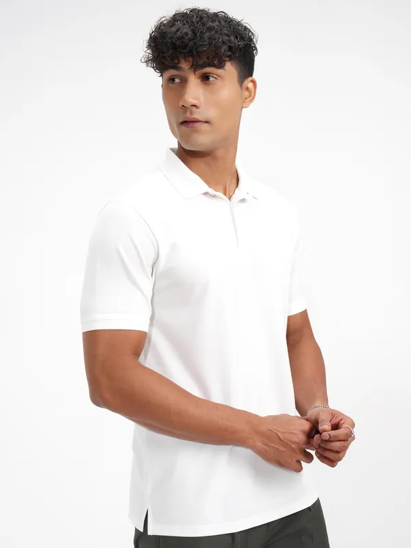 Highlander Men White Solid Polo Collar T-Shirt