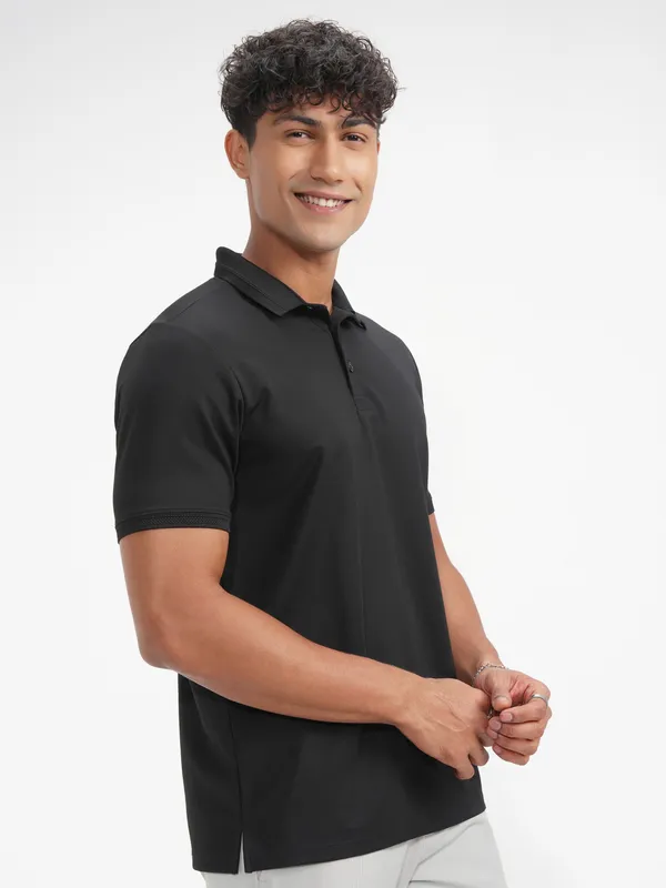 Highlander Men Black Solid Polo Collar T-Shirt