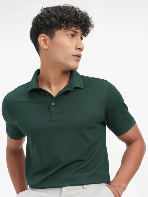 Highlander Men Green Solid Polo Collar T-Shirt