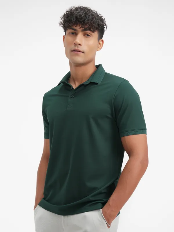 Highlander Men Green Solid Polo Collar T-Shirt