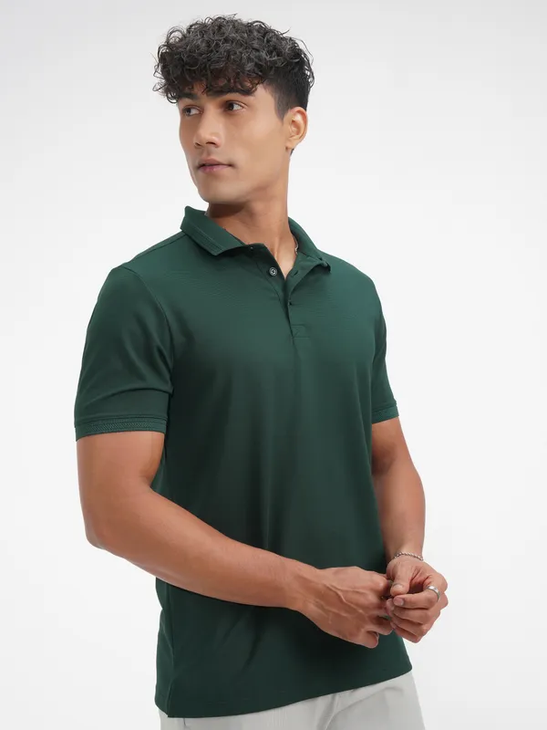 Highlander Men Green Solid Polo Collar T-Shirt