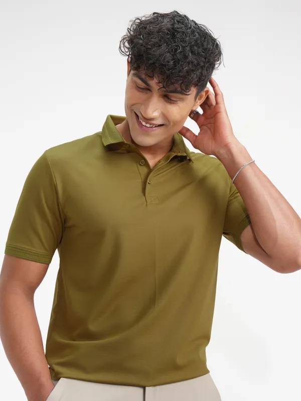 Highlander Men Khaki Solid Polo Collar T-Shirt