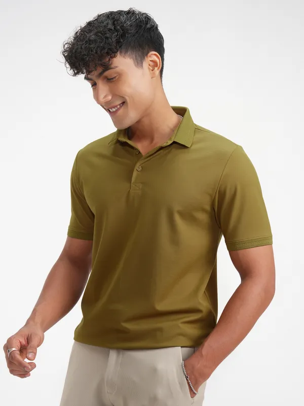 Highlander Men Khaki Solid Polo Collar T-Shirt