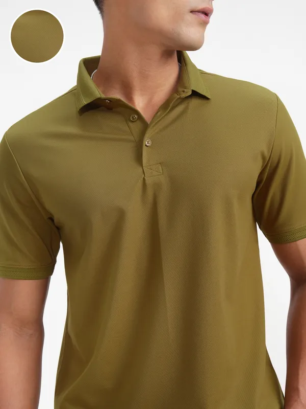Highlander Men Khaki Solid Polo Collar T-Shirt