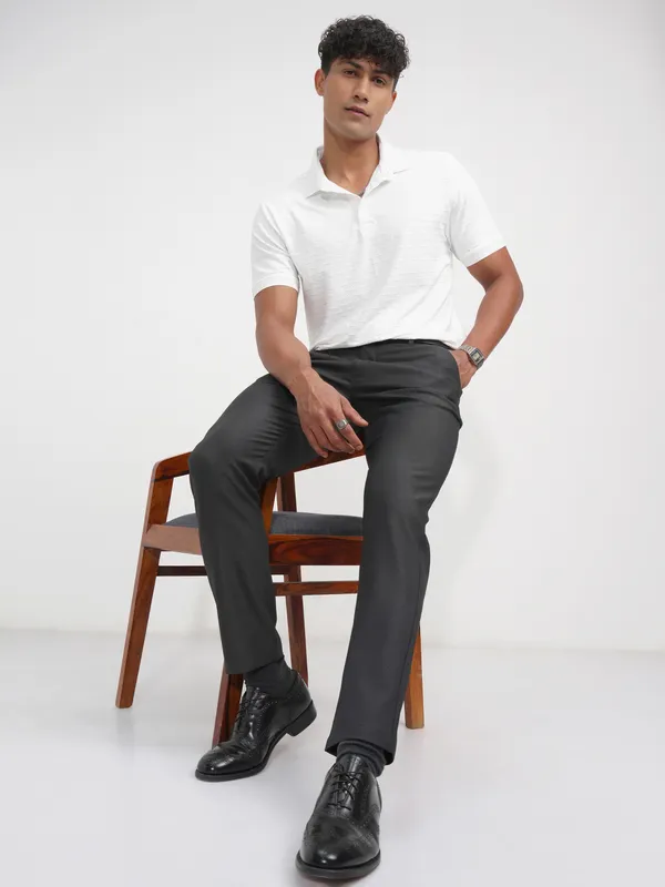 Highlander Men White Solid Polo Collar T-Shirt