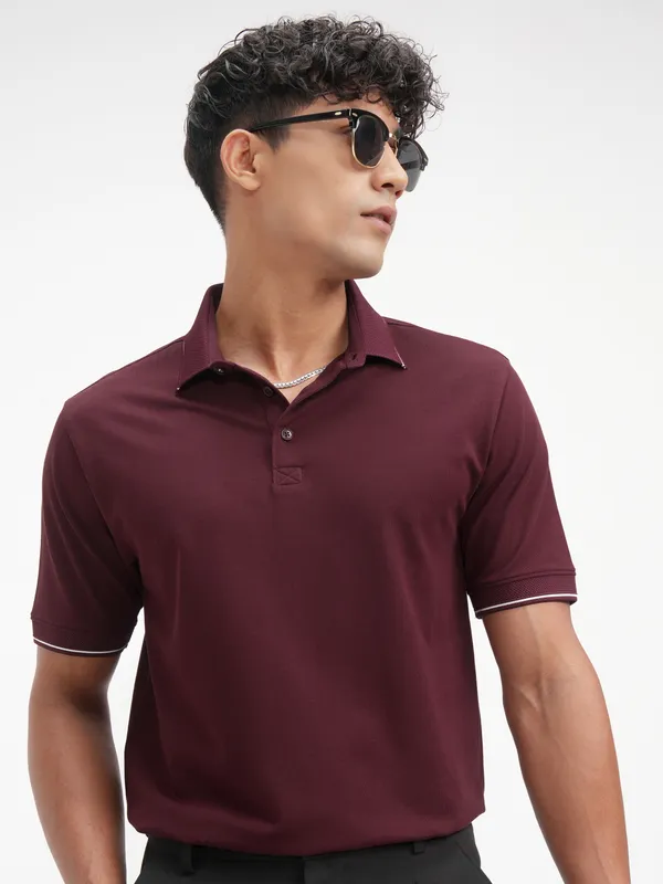 Highlander Men Maroon Solid Polo Collar T-Shirt