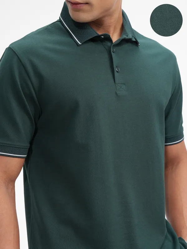 Highlander Men Green Solid Polo Collar T-Shirt
