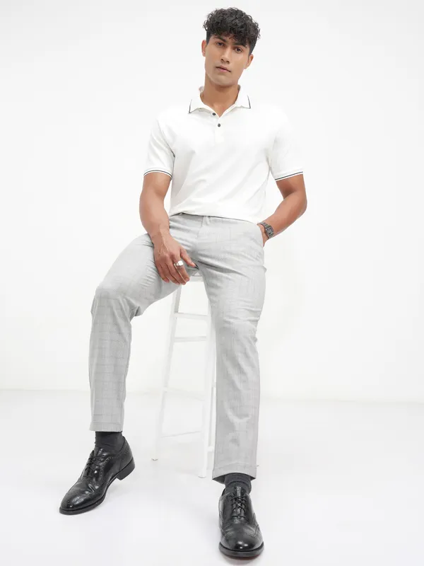 Highlander Men White Solid Polo Collar T-Shirt