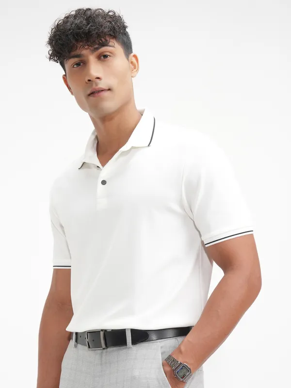 Highlander Men White Solid Polo Collar T-Shirt