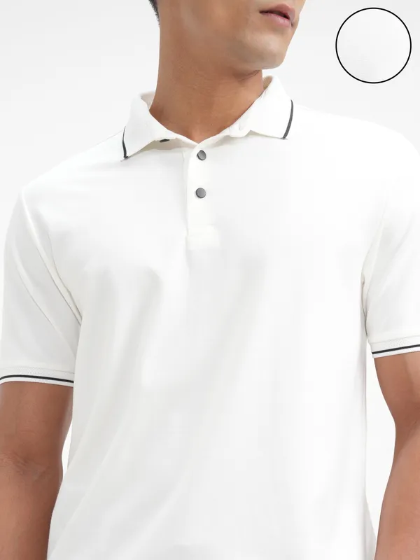 Highlander Men White Solid Polo Collar T-Shirt