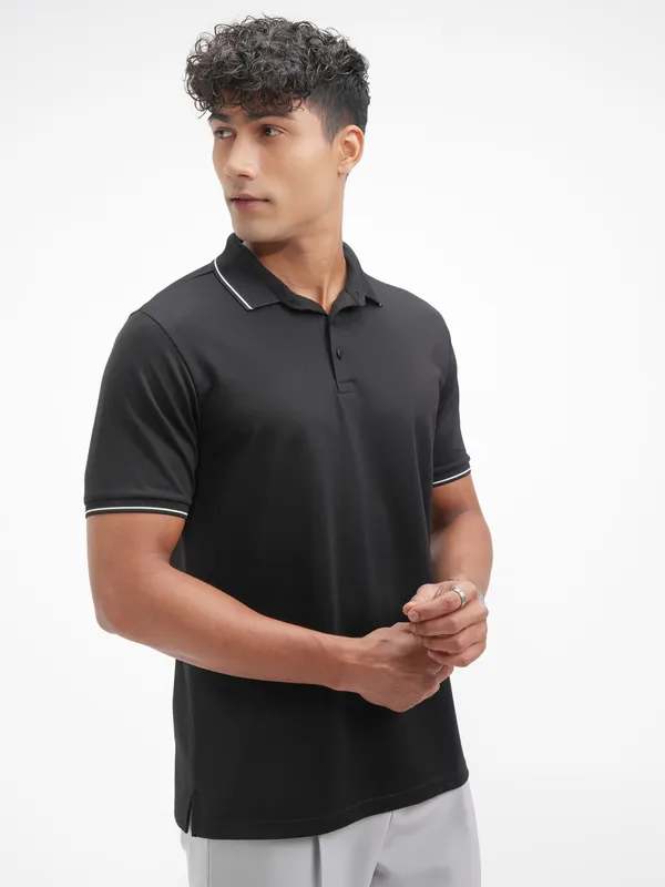 Highlander Men Black Solid Polo Collar T-Shirt