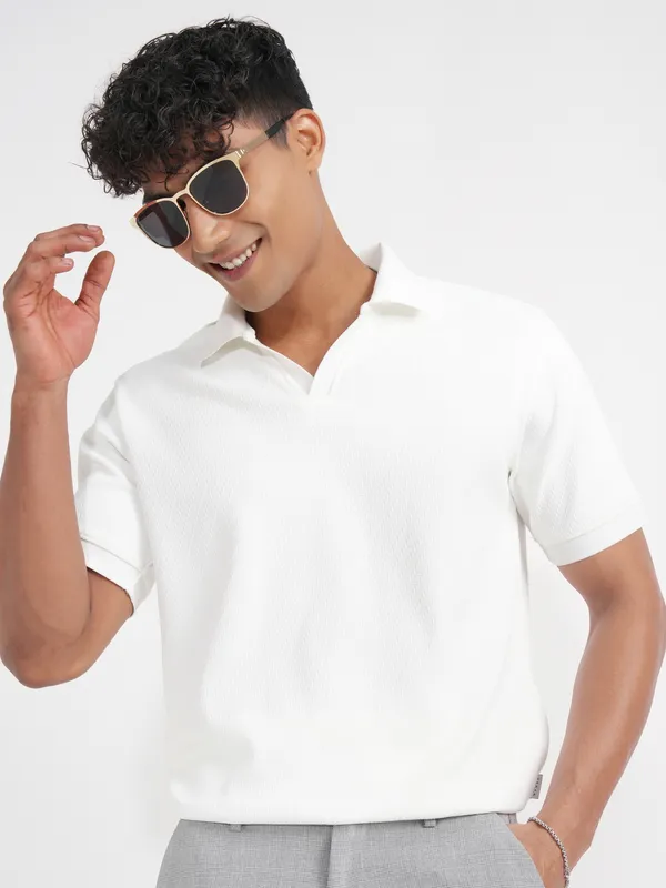 Highlander Men White Solid Polo Collar T-Shirt