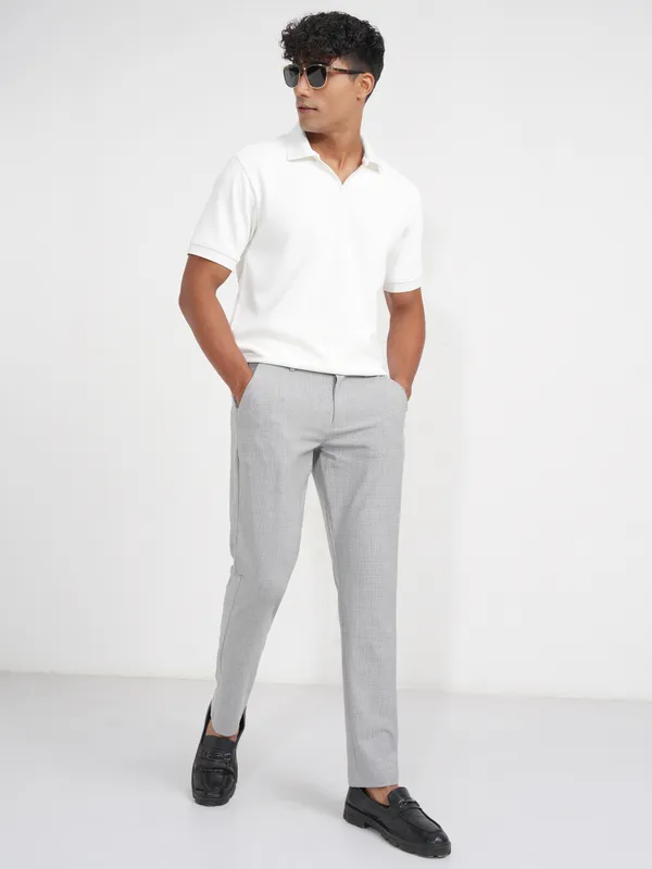 Highlander Men White Solid Polo Collar T-Shirt