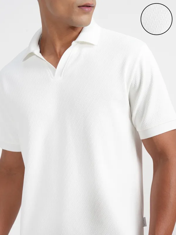 Highlander Men White Solid Polo Collar T-Shirt